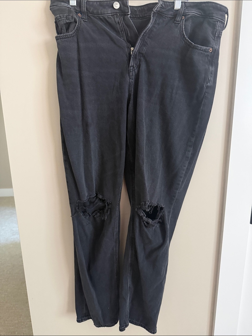 American Eagle Black Distressed Women’s Jeans Mom